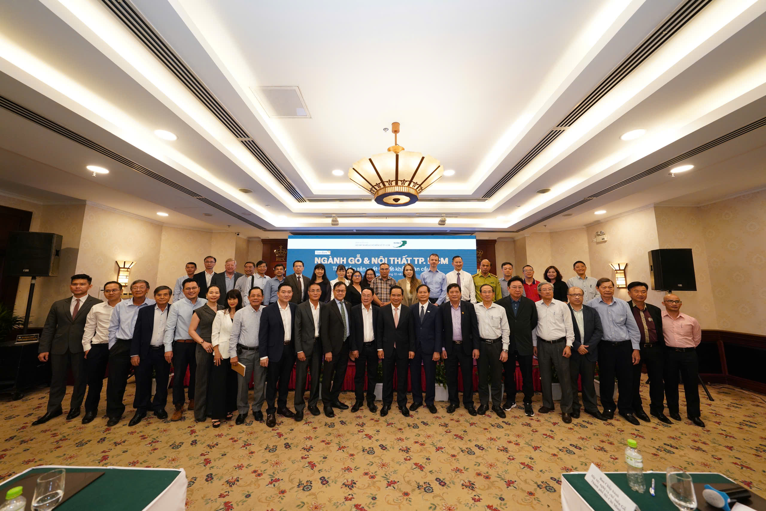 Greenfurni - Tham Gia Chiến Lược Xúc Tiến Thương Mại Đối Với Ngành Gỗ: Hướng Đến Tâm Điểm Sản Xuất Và Xuất Khẩu Toàn Cầu 1 Ban Lãnh Đạo Và Thành Viên Tham Dự Gỗ Và Nội Thất Hàng Đầu Việt Nam