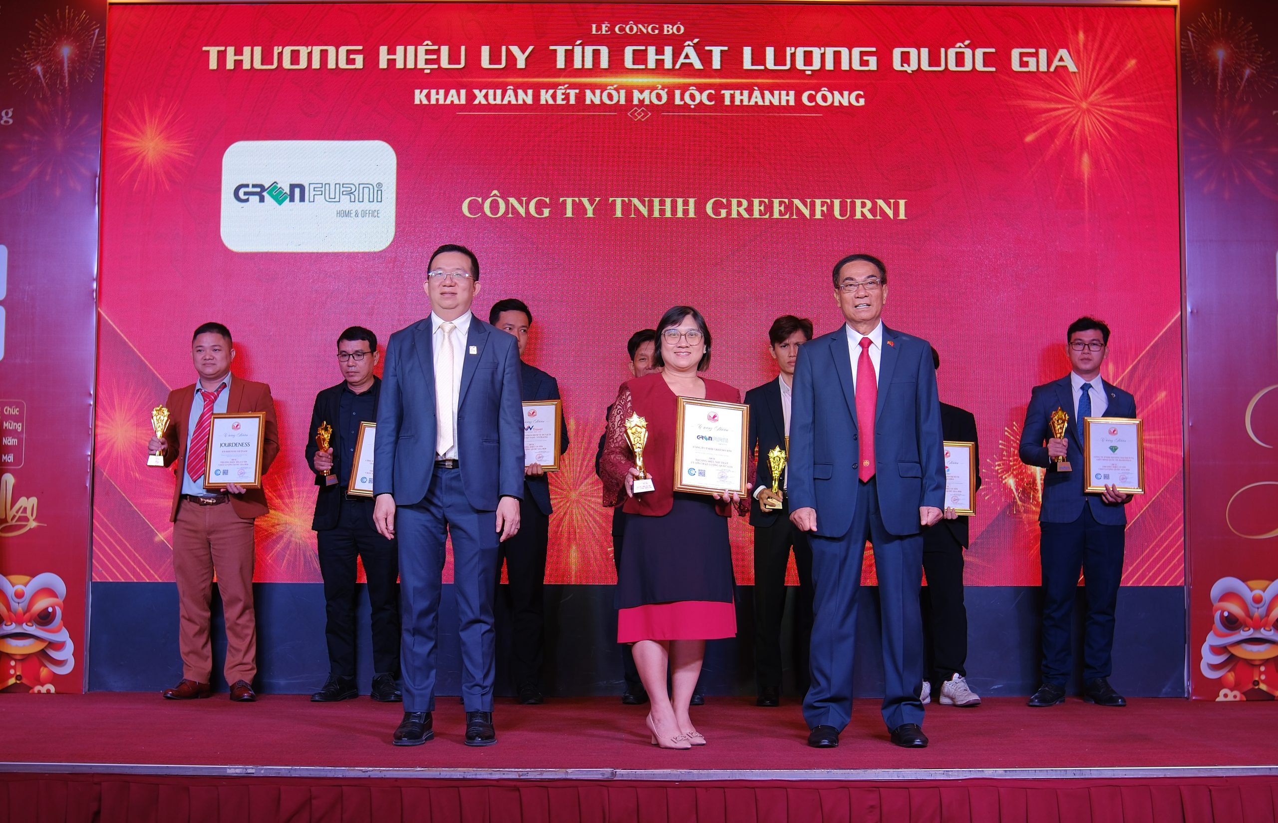Công ty TNHH Greenfurni vinh dự nhận giải thưởng Thương hiệu Uy tín Chất lượng Quốc gia, khẳng định vị thế đơn vị cung cấp nội thất tiêu chuẩn nhật uy tín hàng đầu.